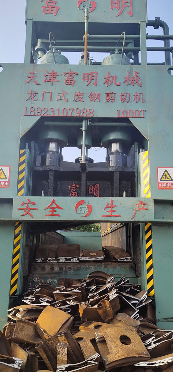 金属破碎机,钢筋切粒机,非金属打包机,废钢抓钢机,龙门式废钢剪切机.jpg